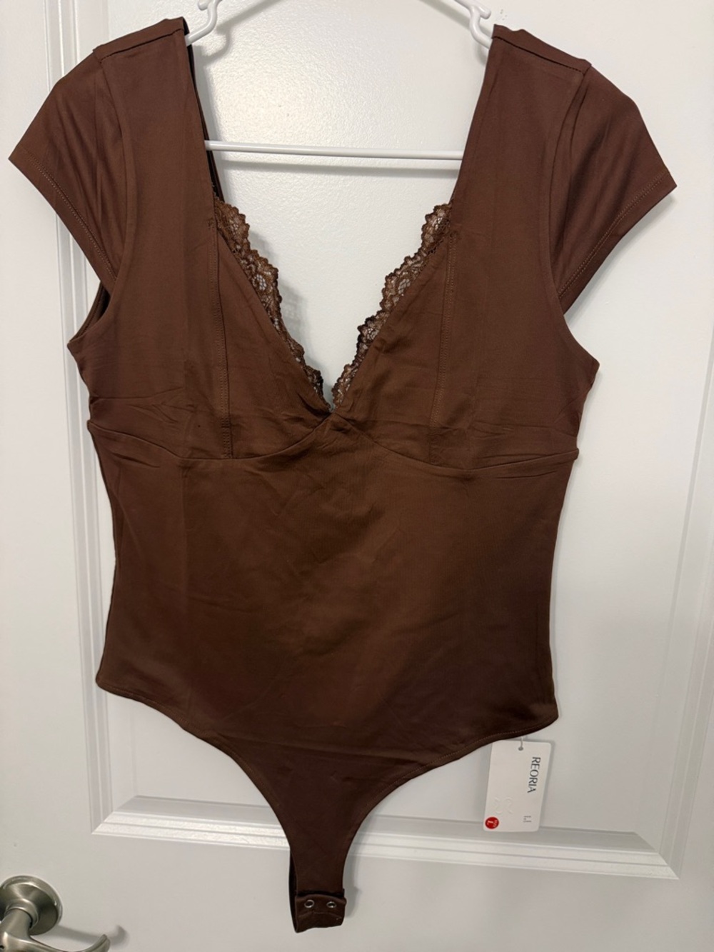 REORIA Brown Lace-Trim V-Neck Bodysuit (NWT)